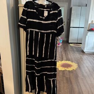Women’s Black & White Tie-Dye Maxi Dress with V-Neck